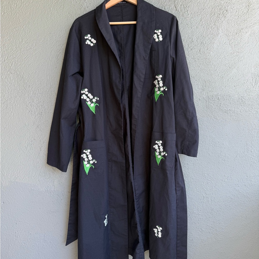 FRONT ROW SHOP Navy Blue Embroidered Coat